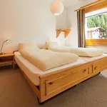 Hotel Chesa Surlej 3*