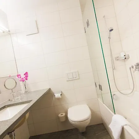 Otel Chesa Surlej 3*