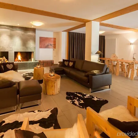 Otel Chesa Surlej 3*