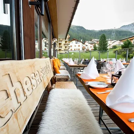 Otel Chesa Surlej 3*