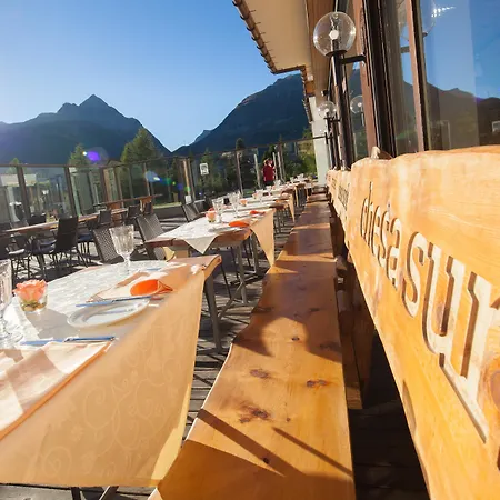 Chesa Surlej מלון