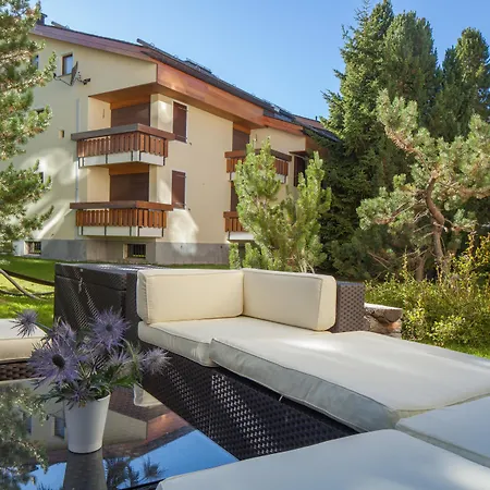 Chesa Surlej מלון