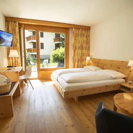 Chesa Surlej מלון 3*