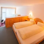 Chesa Surlej 3*